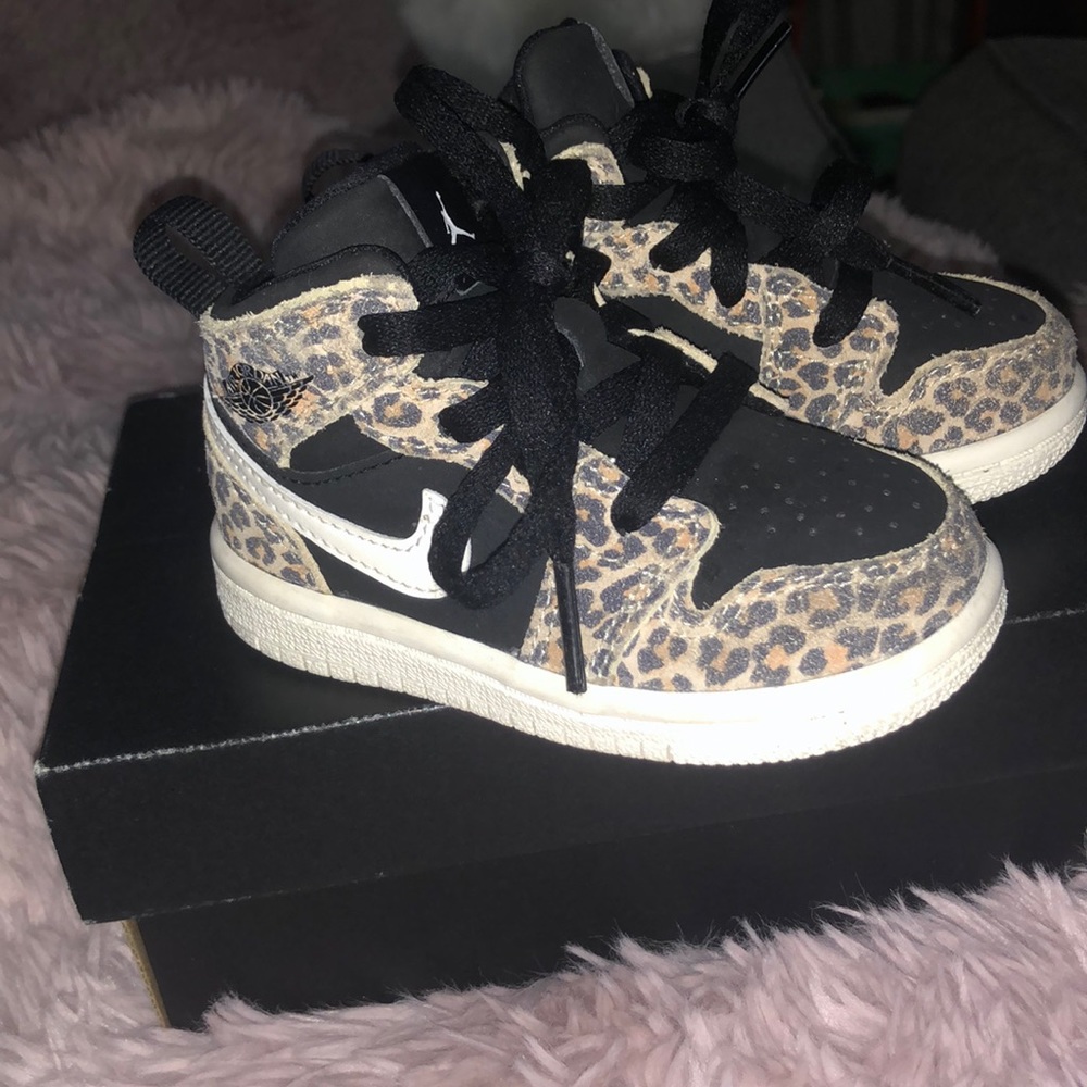 Jordan 1 mid leopard toddler shoe 5c
